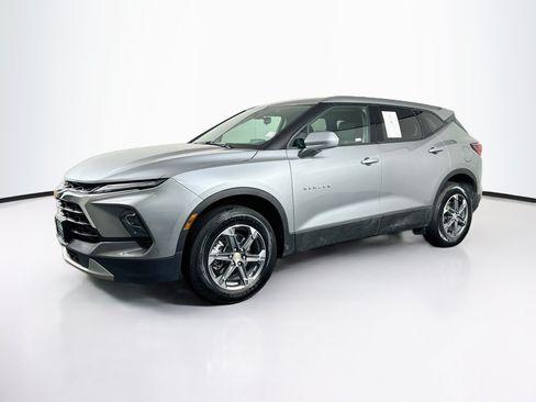 Used 2026 Chevrolet Blazer LT FWD image 3