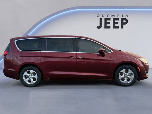 Used 2018 Chrysler Pacifica Touring Plus image 8