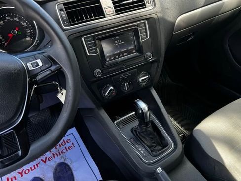 Used 2017 Volkswagen Jetta S image 34