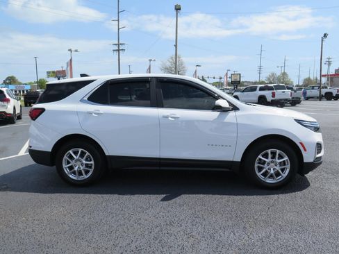 Used 2022 Chevrolet Equinox LT image 2
