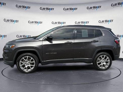 Used 2022 Jeep Compass Latitude AWD/4WD image 2