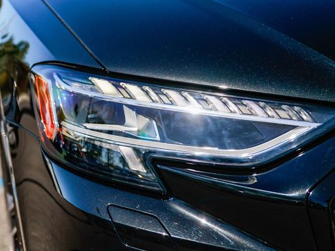 Used 2025 Audi A8 L 3.0T image 10