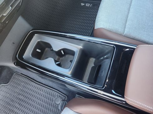 New 2025 Volkswagen ID.4 Pro image 13