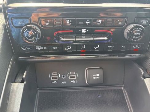 Used 2025 Jeep Grand Cherokee L Limited w/ Luxury Tech Group II AWD/4WD image 35
