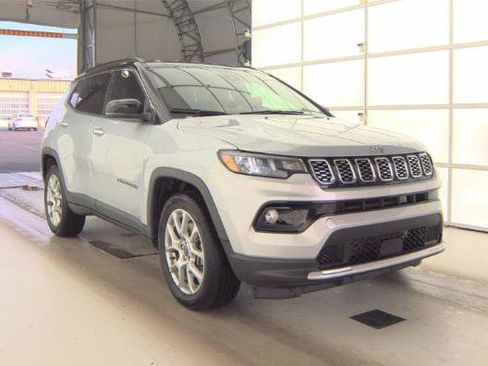 Used 2025 Jeep Compass Limited AWD/4WD image 4