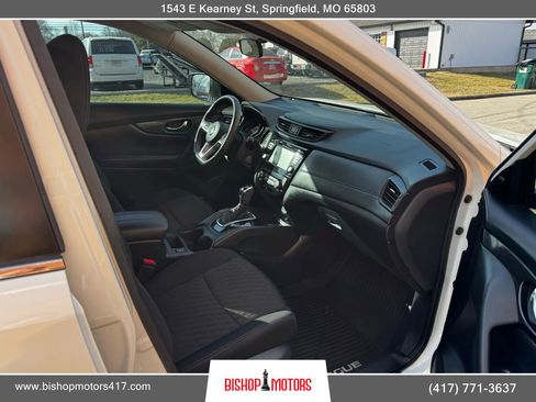 Used 2018 Nissan Rogue SV w/ Premium Package FWD image 12
