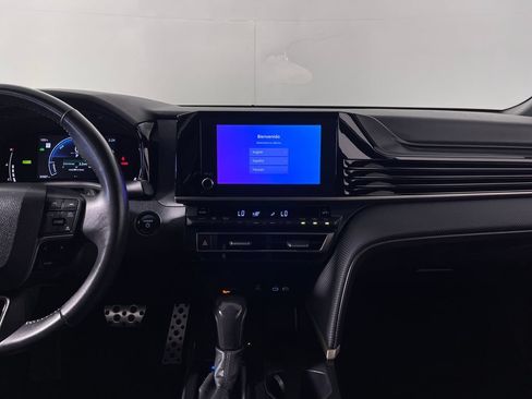 Used 2025 Toyota Camry SE FWD image 15