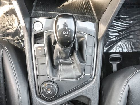 Certified 2024 Volkswagen Tiguan SE image 25