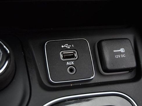 Used 2023 Jeep Cherokee Altitude Lux image 17