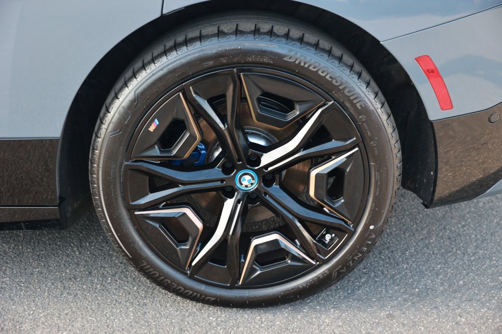 Used 2025 BMW iX M60 AWD/4WD image 11