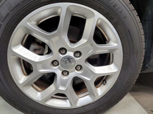 Used 2018 Jeep Renegade Latitude w/ Popular Equipment Group FWD image 31