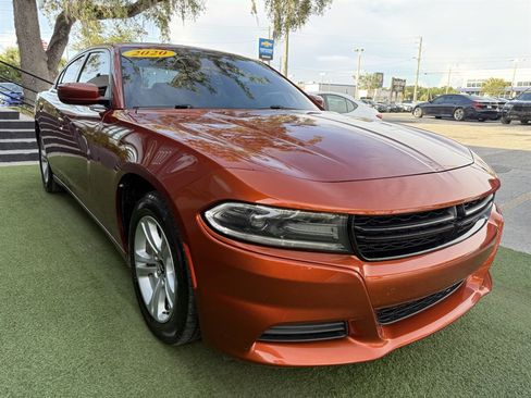 Used 2020 Dodge Charger SXT RWD image 3
