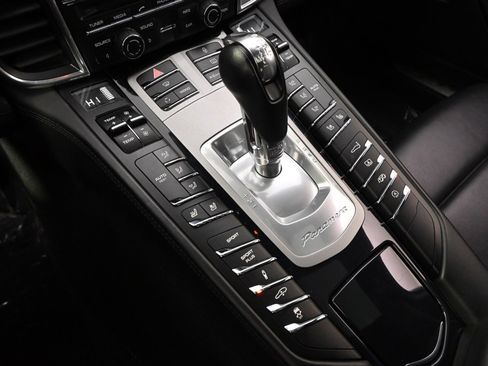 Used 2013 Porsche Panamera GTS image 34