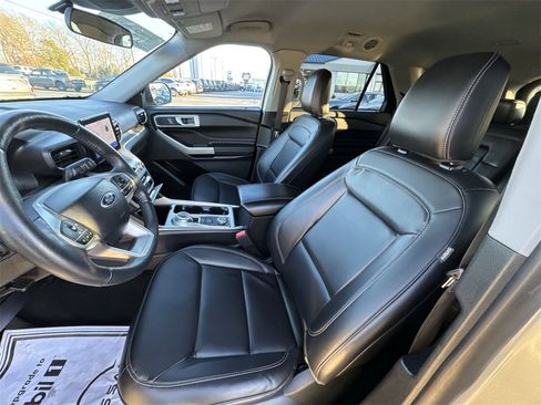 Used 2023 Ford Explorer XLT w/ Equipment Group 202A image 11