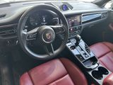 Certified 2024 Porsche Macan image 4