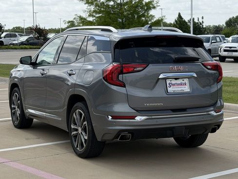 Used 2020 GMC Terrain Denali w/ Denali Premium Package FWD image 4