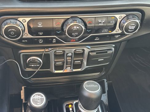 Used 2021 Jeep Gladiator Sport image 20