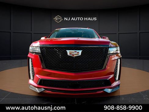 Used 2023 Cadillac Escalade ESV V AWD/4WD image 4