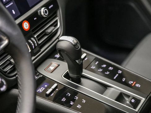 Certified 2026 Porsche Macan AWD/4WD image 24