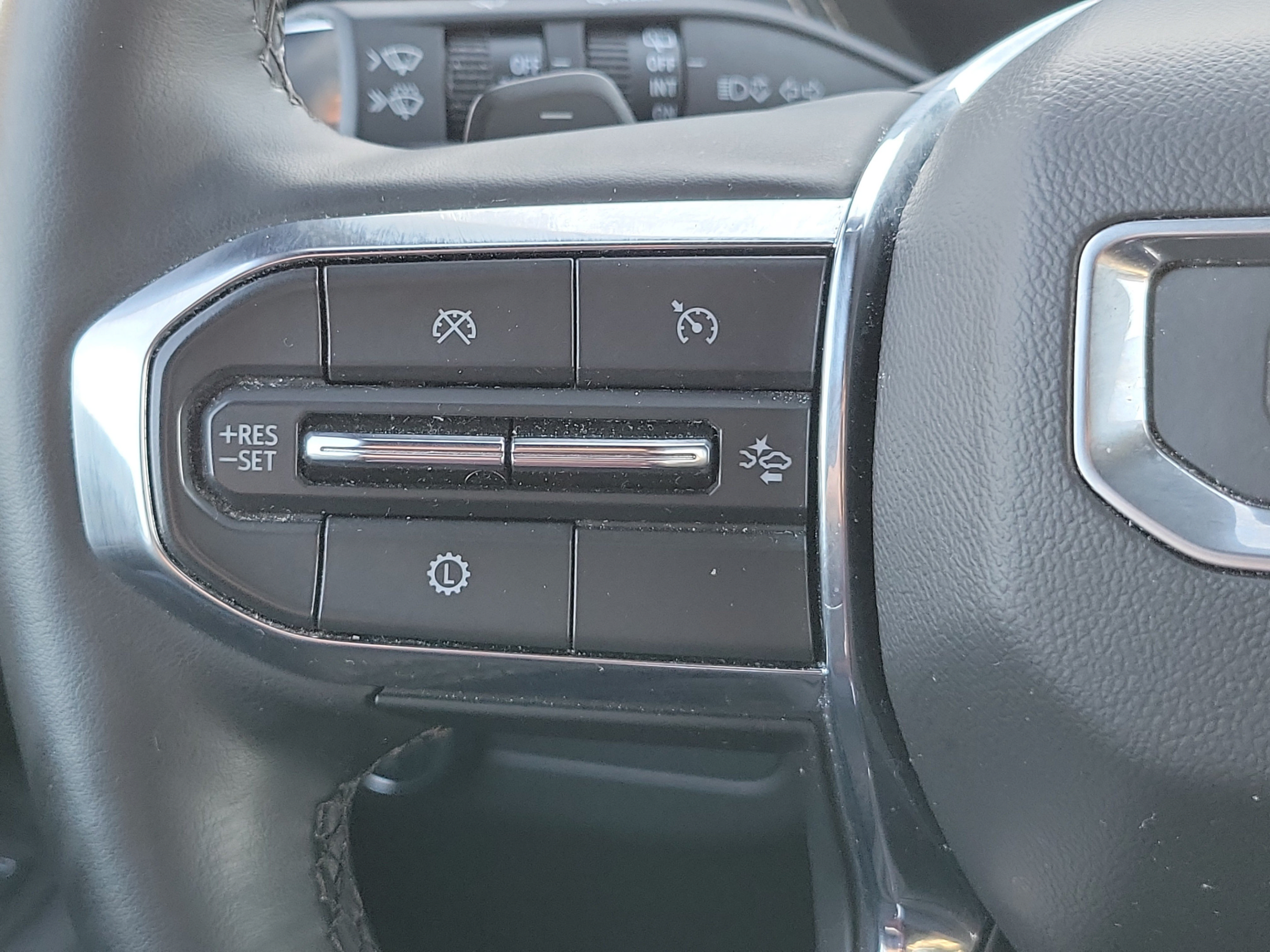 Used 2025 GMC Yukon Elevation AWD/4WD image 23