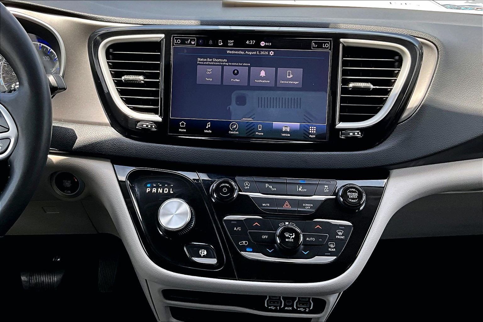 Used 2023 Chrysler Pacifica Touring-L FWD image 6