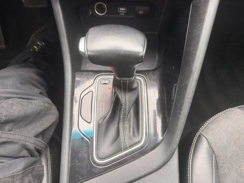 Used 2020 Kia Niro EX Premium FWD image 29