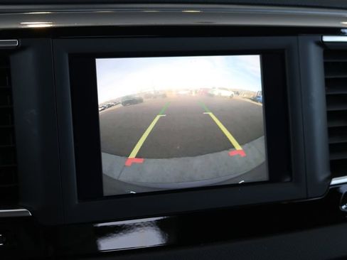 Used 2020 Chrysler Pacifica Touring-L image 40