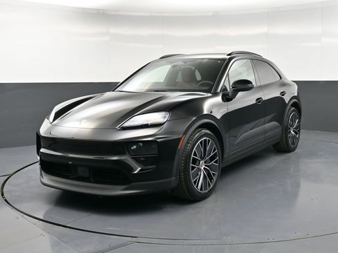 New 2026 Porsche Macan 4 Electric AWD/4WD image 6