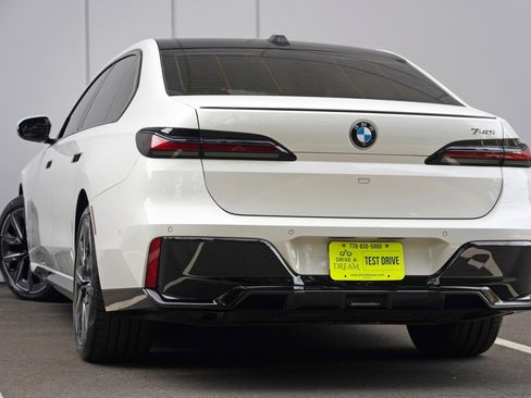 Used 2023 BMW 740i w/ Parking Assistance Package RWD image 6