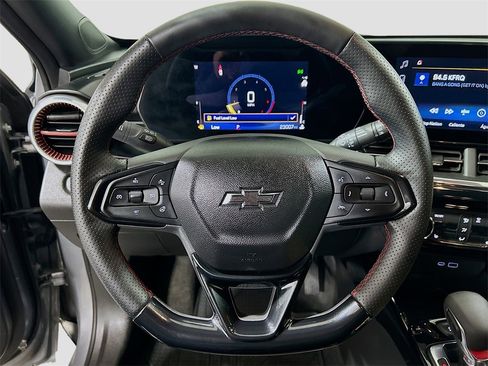 Used 2025 Chevrolet Trax RS w/ Driver Confidence Package image 9