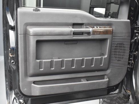 Used 2015 Ford F350 Platinum w/ Platinum Package image 9