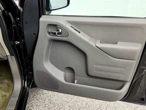 Used 2017 Nissan Frontier SV w/ SV Value Truck Package AWD/4WD image 23