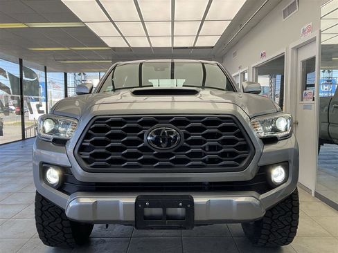 Used 2021 Toyota Tacoma TRD Sport image 2