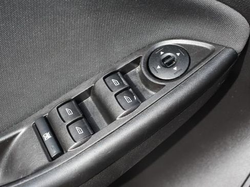 Used 2017 Ford Focus SE FWD image 18