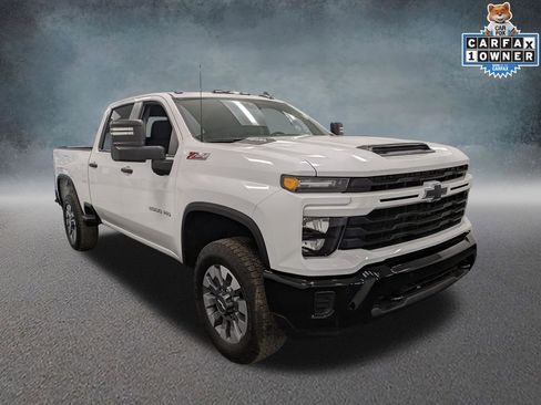 Used 2025 Chevrolet Silverado 2500 Custom w/ Custom Value Package AWD/4WD image 3