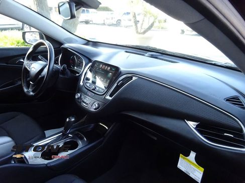 Used 2018 Chevrolet Malibu LT image 15