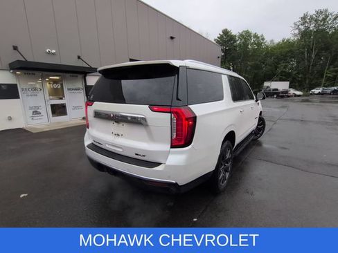 Used 2023 GMC Yukon XL SLT w/ SLT Luxury Package AWD/4WD image 4
