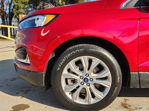 Used 2022 Ford Edge Titanium image 9