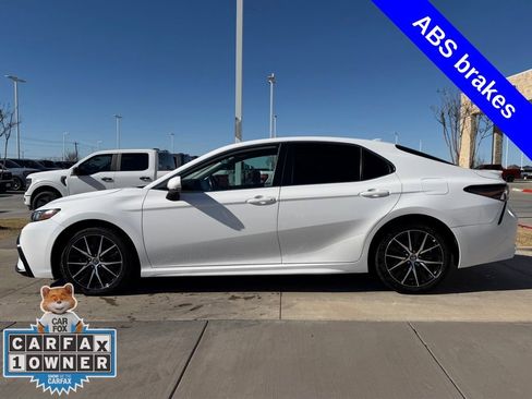 Used 2024 Toyota Camry SE image 9