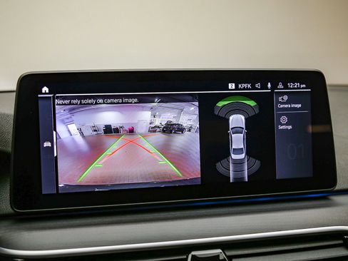 Certified 2023 BMW 530e w/ Premium Package RWD image 27