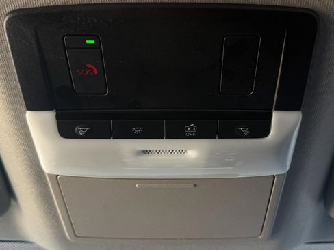 Used 2025 Nissan Sentra SV image 40