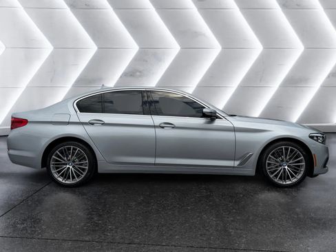 Used 2019 BMW 530i w/ Convenience Package RWD image 6