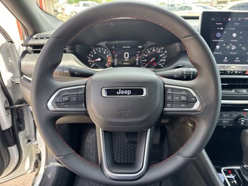 Used 2025 Jeep Compass Trailhawk image 21