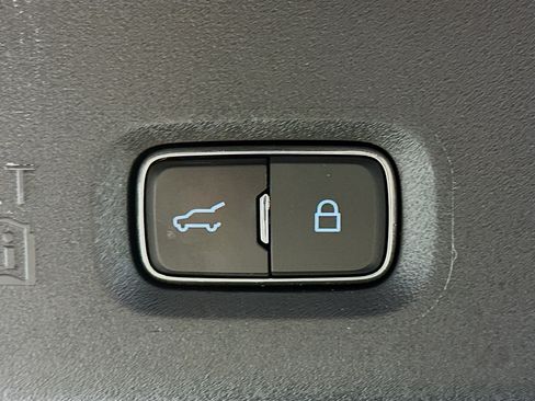 Used 2025 Ford Expedition Max Platinum image 32