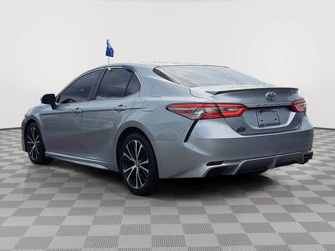 Used 2018 Toyota Camry SE w/ Moonroof Package image 4