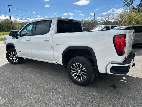 Used 2022 GMC Sierra 1500 AT4 w/ AT4 Preferred Package AWD/4WD image 3