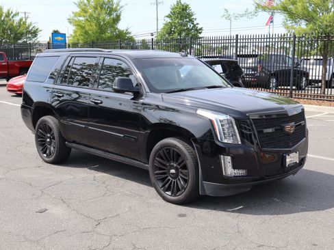Used 2017 Cadillac Escalade Premium Luxury RWD image 14
