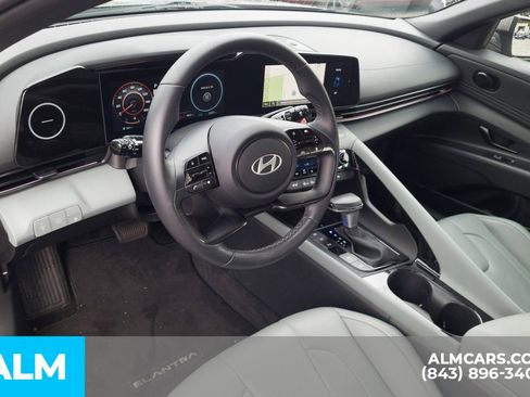 Used 2024 Hyundai Elantra Limited image 5