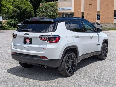 Used 2022 Jeep Compass Latitude w/ Sun and Sound Group AWD/4WD image 3