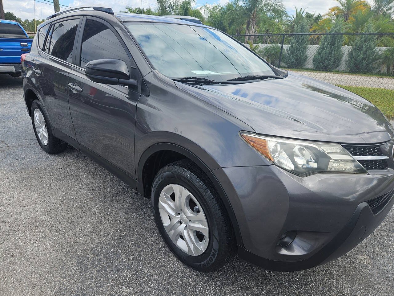 Used 2014 Toyota RAV4 LE FWD image 3